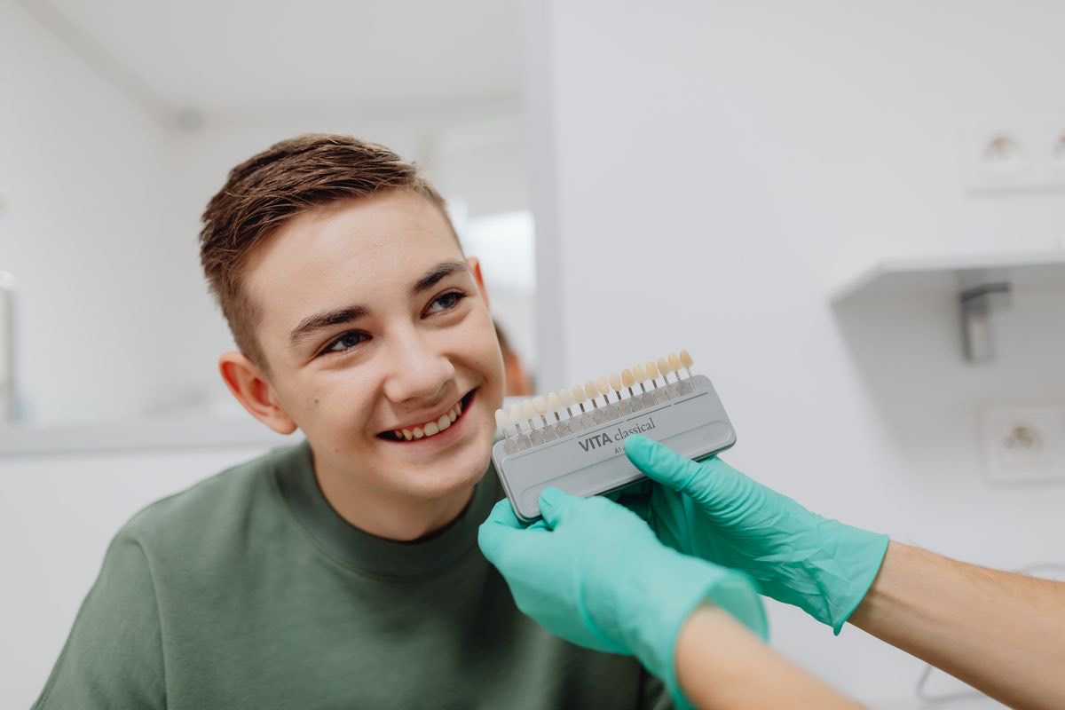 Cosmetic dental shade matching for aesthetic smile design