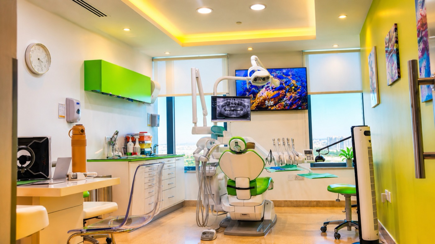 Green dental treatment room at Sofia Smile Clinic